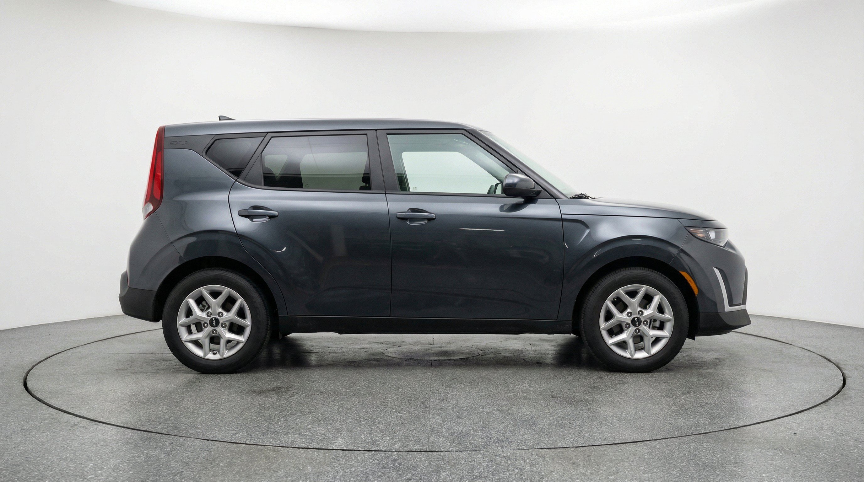 Used 2025 Kia Soul FWD image 11