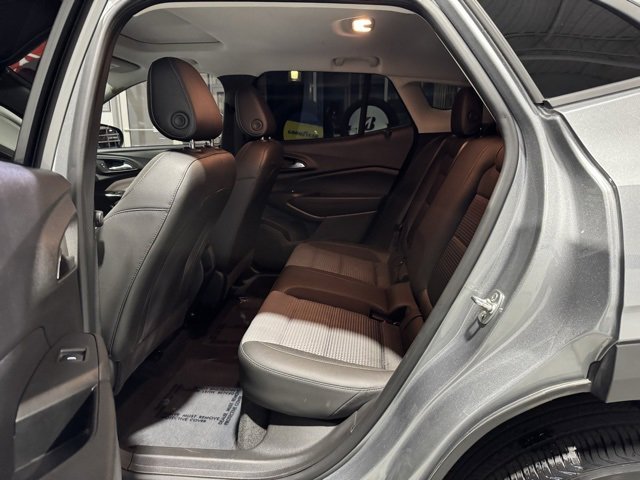 Used 2024 Chevrolet Trax LT w/ Sunroof Package image 8