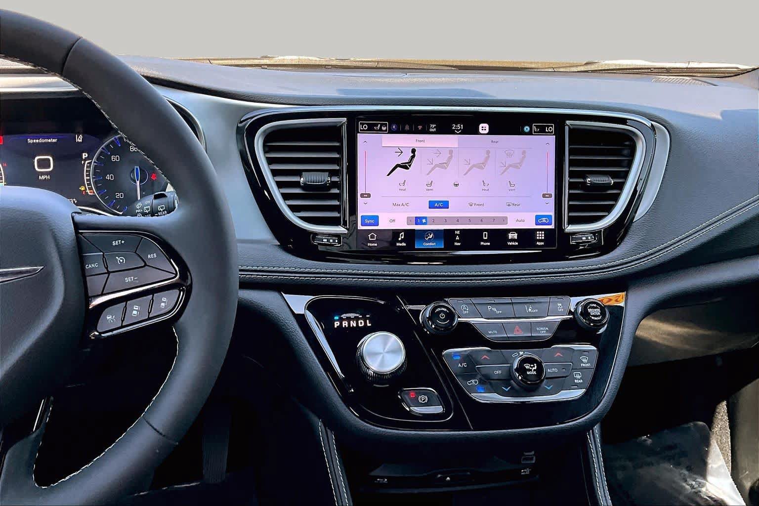 Used 2026 Chrysler Pacifica Limited w/ Uconnect Theater Family Group FWD image 6