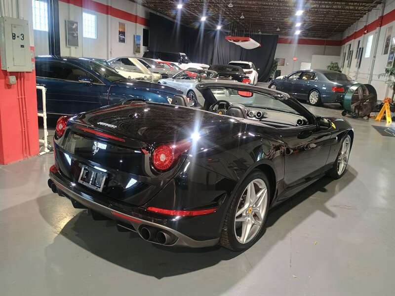 Used 2018 Ferrari California T RWD image 6