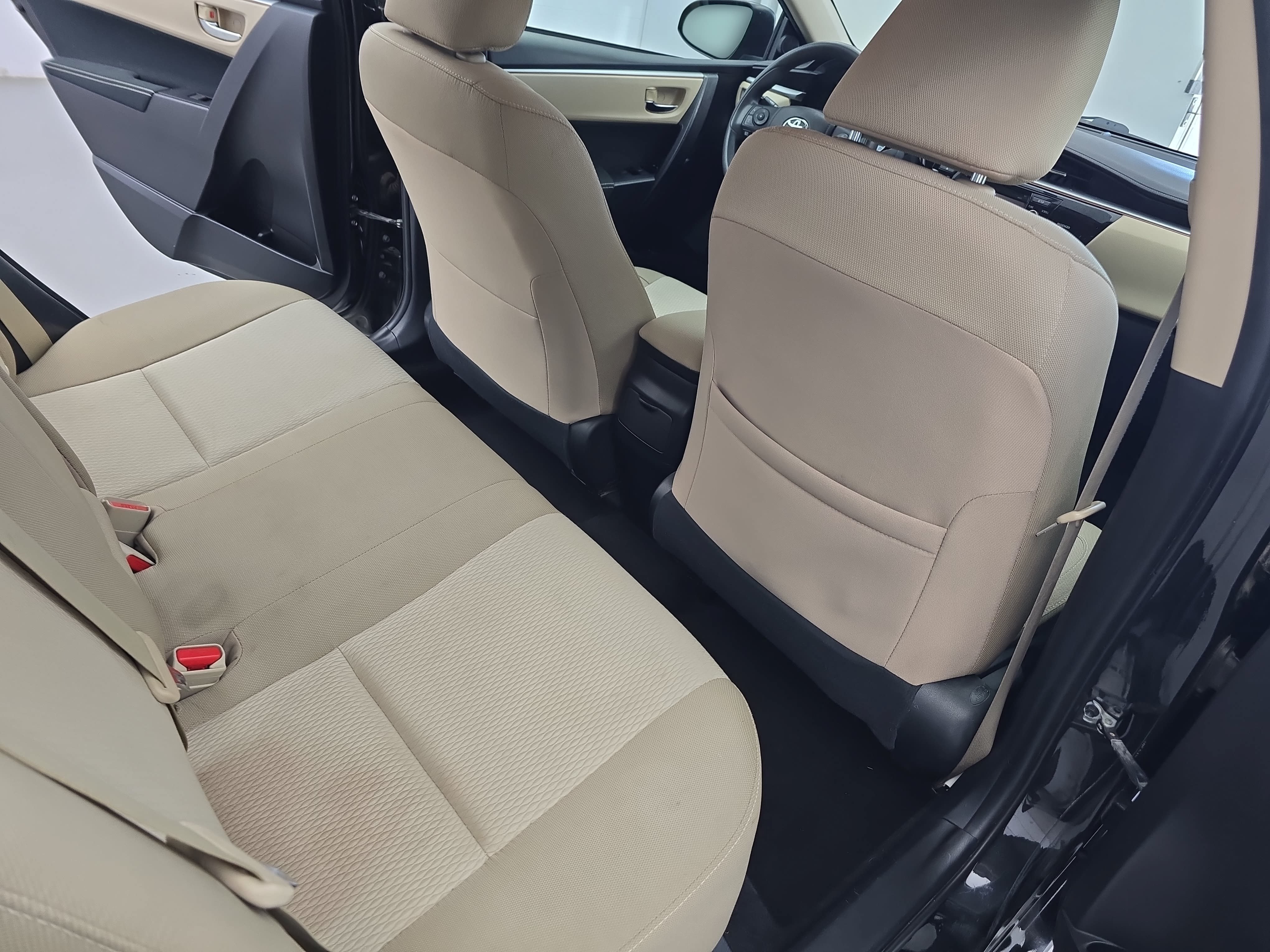 Used 2016 Toyota Corolla LE FWD image 11