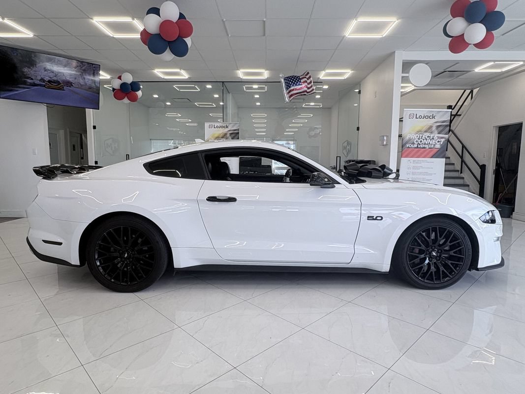 Used 2021 Ford Mustang GT Premium w/ GT Performance Package RWD image 5