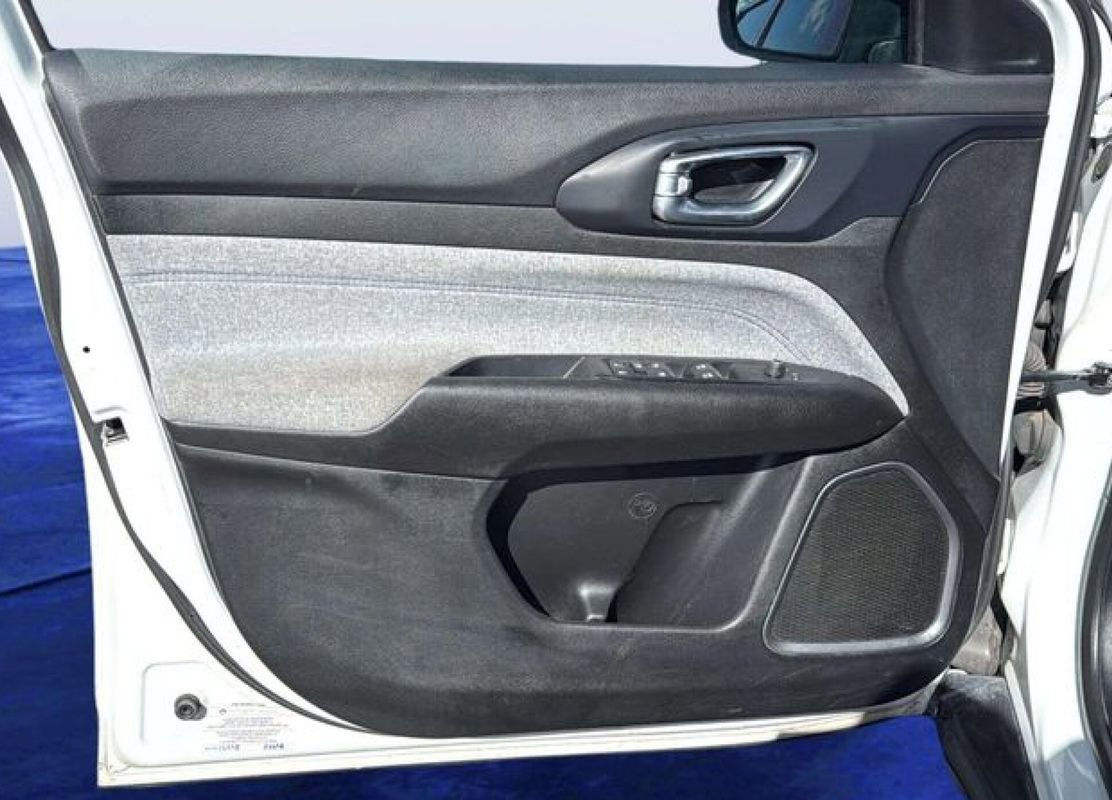 Used 2023 Jeep Compass Sport image 10