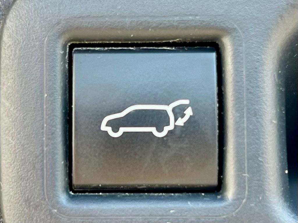 Used 2024 Toyota Highlander XLE image 38