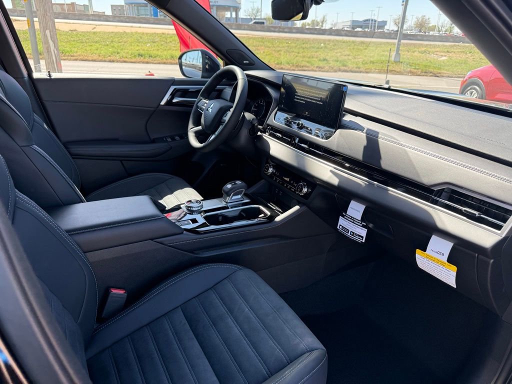 New 2026 Mitsubishi Outlander LE image 21