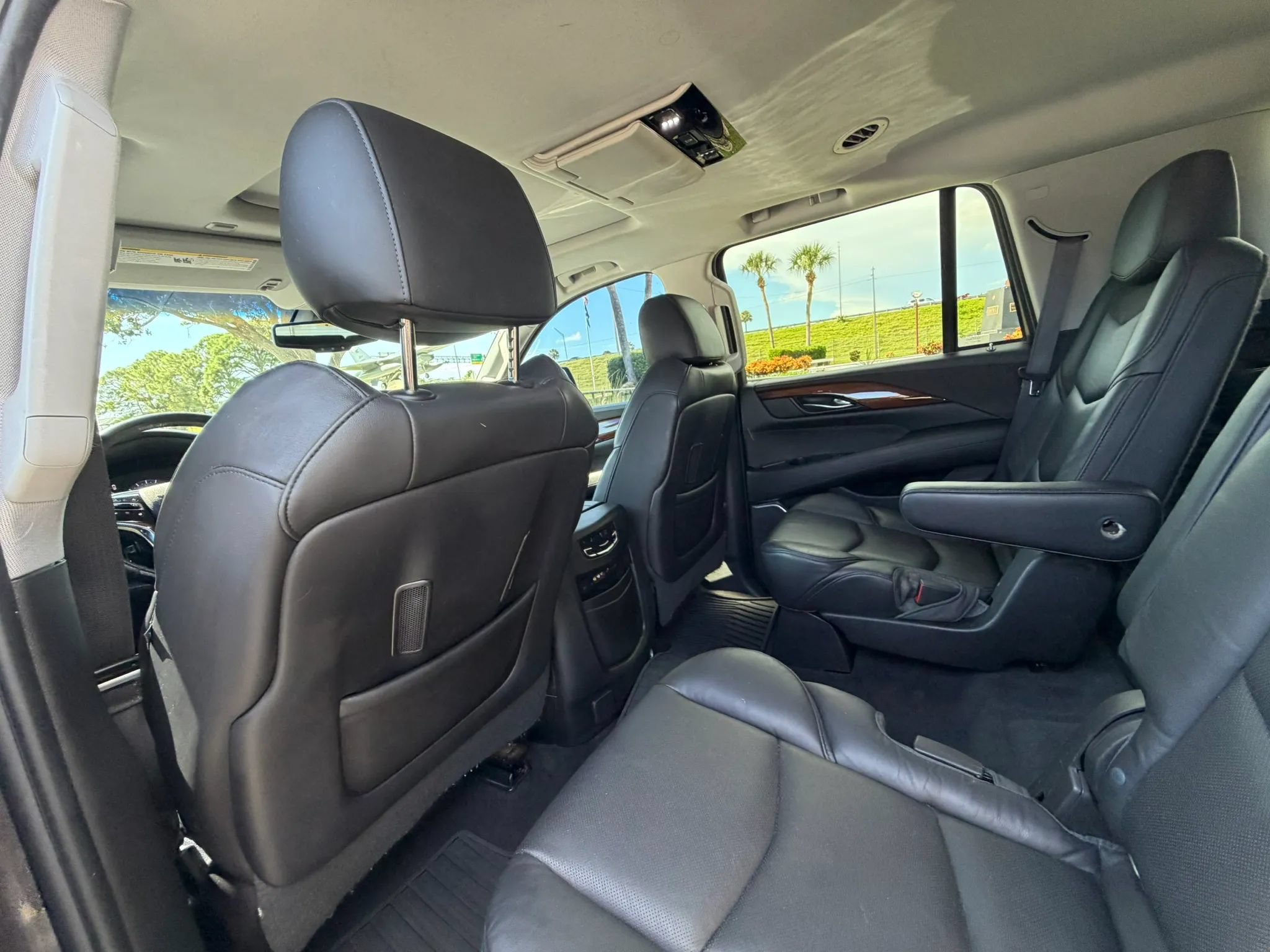 Used 2016 Cadillac Escalade Luxury RWD image 31