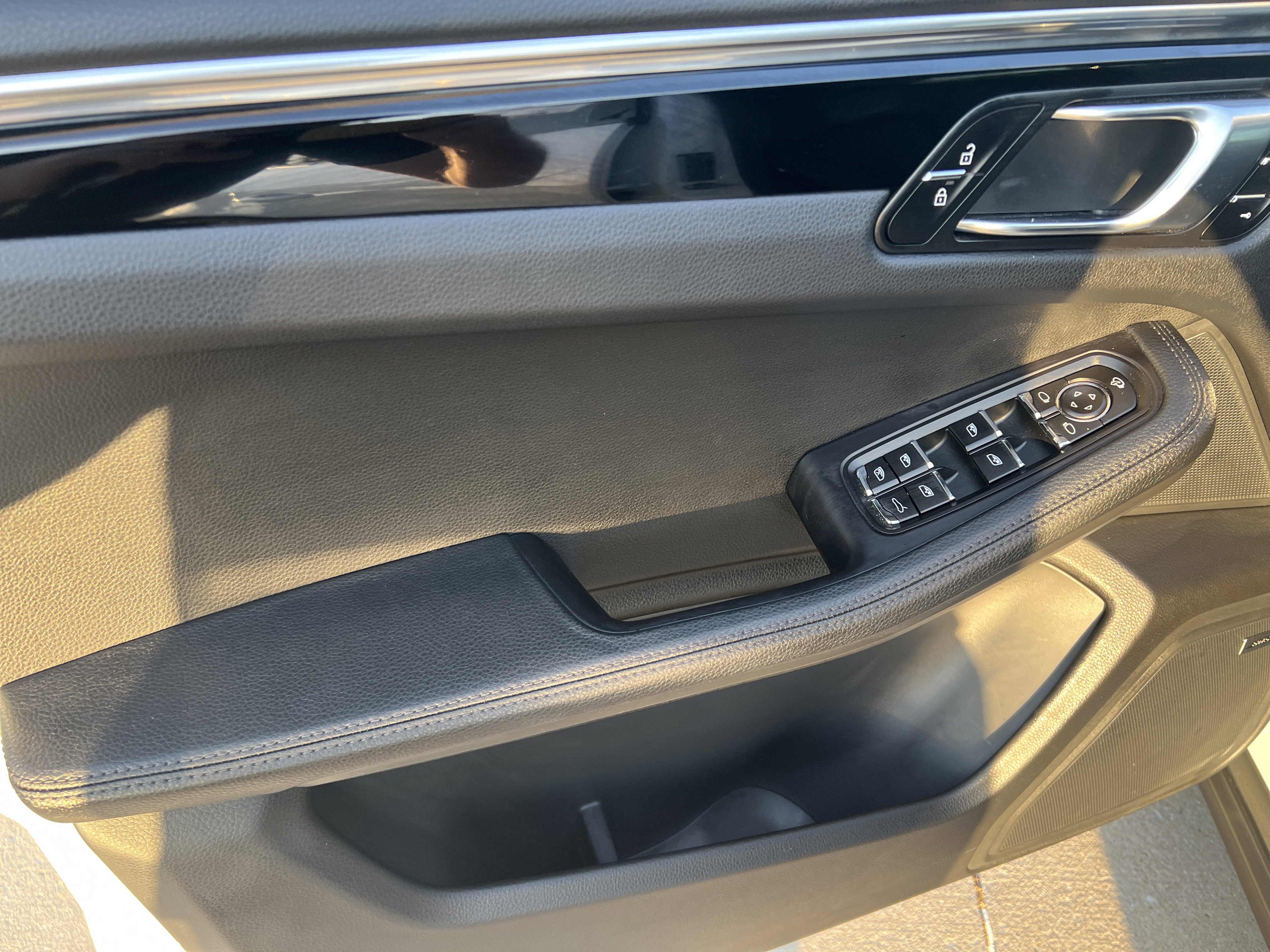 Used 2024 Porsche Macan image 13