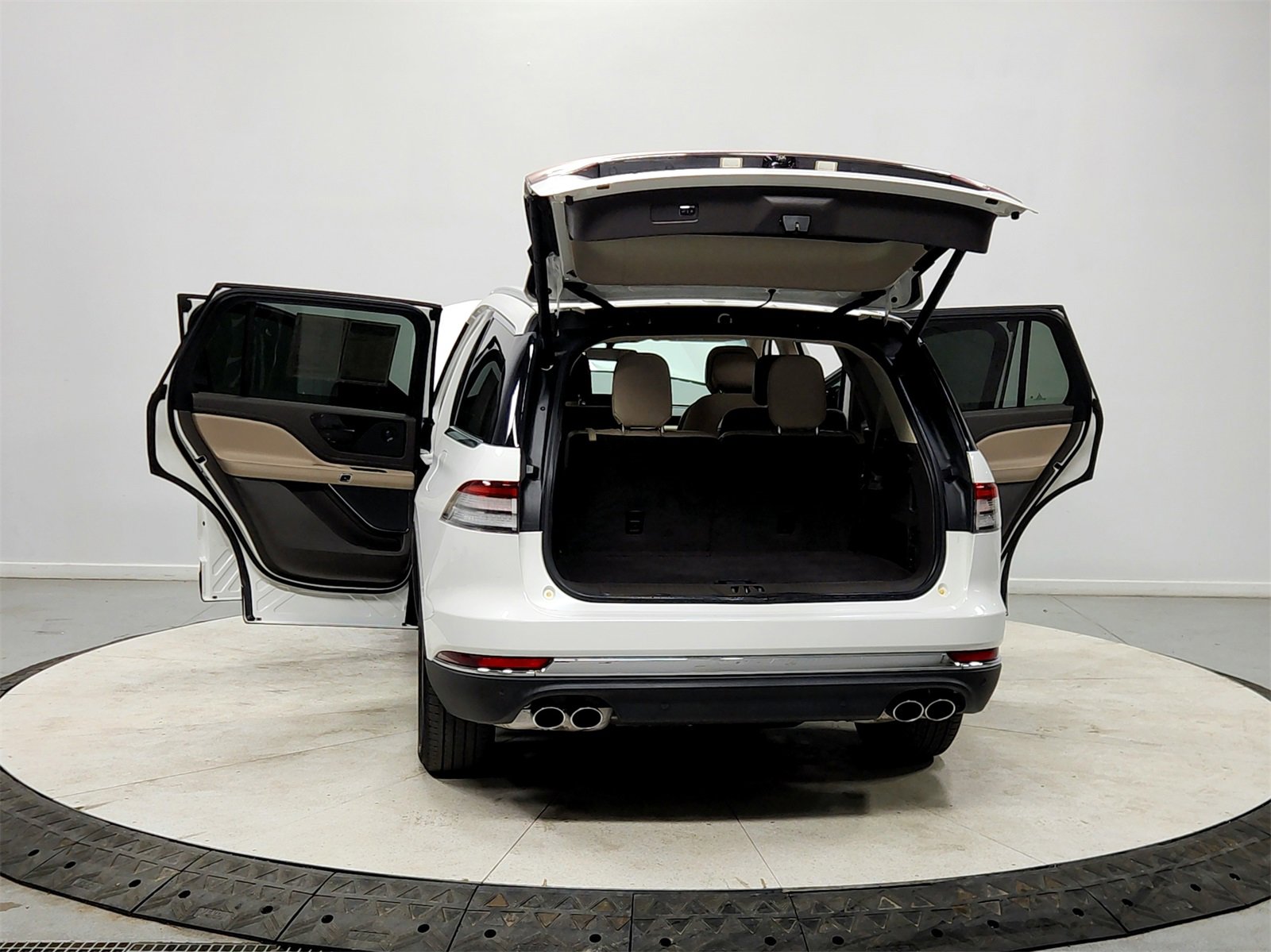 Used 2020 Lincoln Aviator Reserve image 14