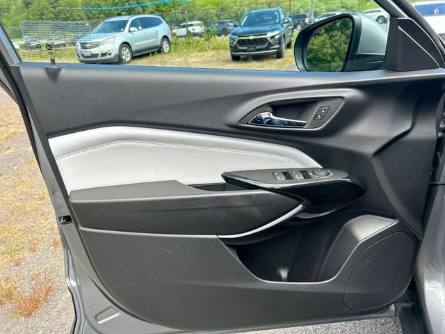 Used 2025 Chevrolet Trax LT FWD image 20