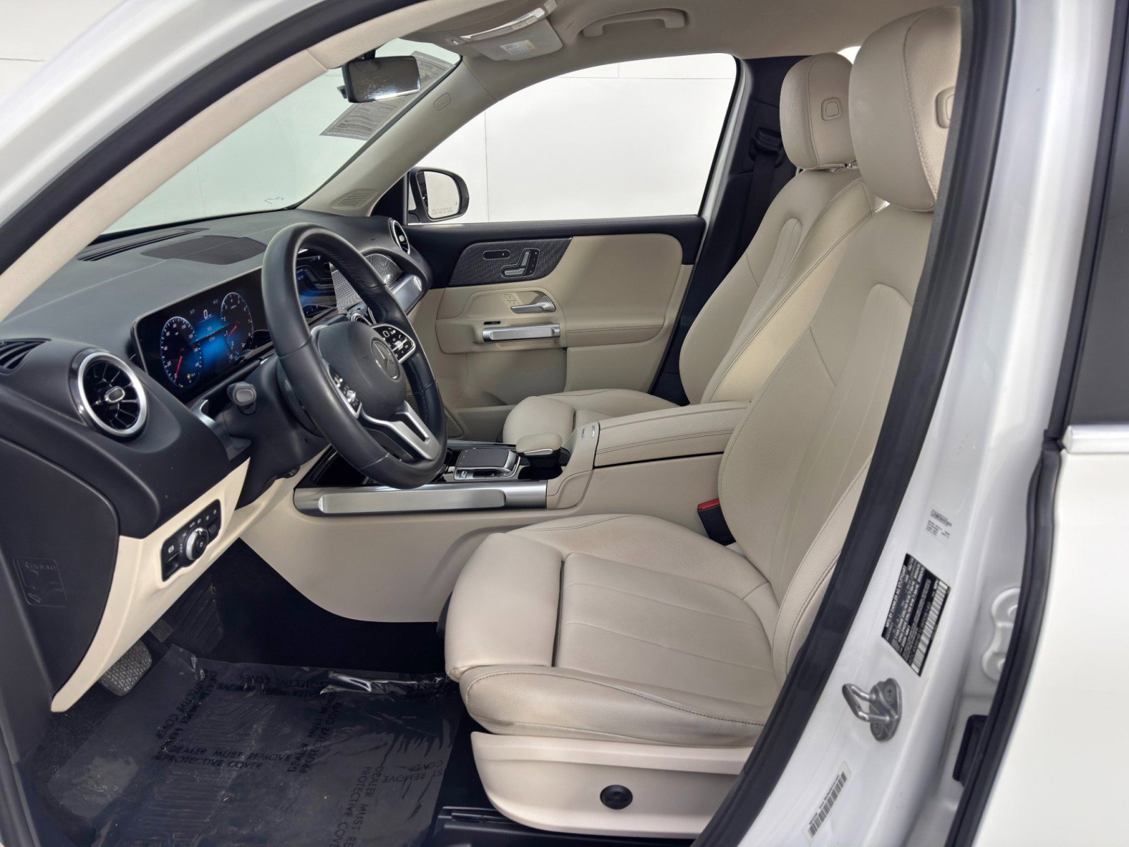 Used 2020 Mercedes-Benz GLB 250 4MATIC w/ Premium Package image 15