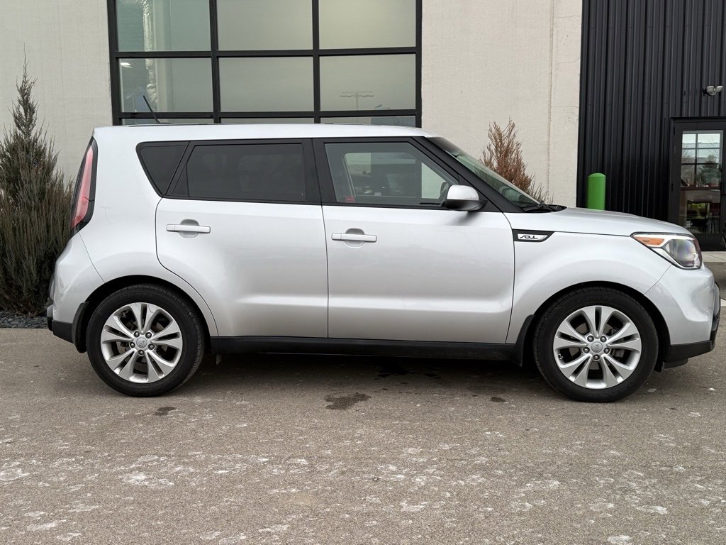 Used 2016 Kia Soul + image 5