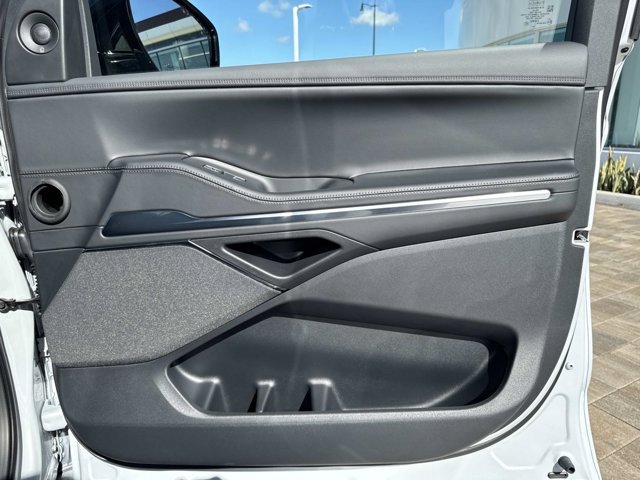 New 2026 Lincoln Navigator L Reserve AWD/4WD image 17