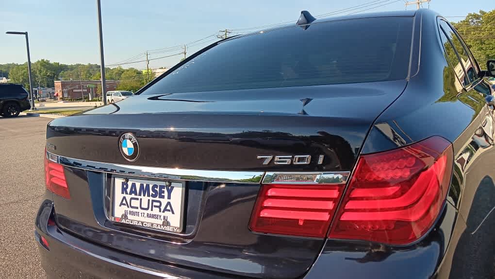 Used 2015 BMW 750i xDrive AWD/4WD image 3