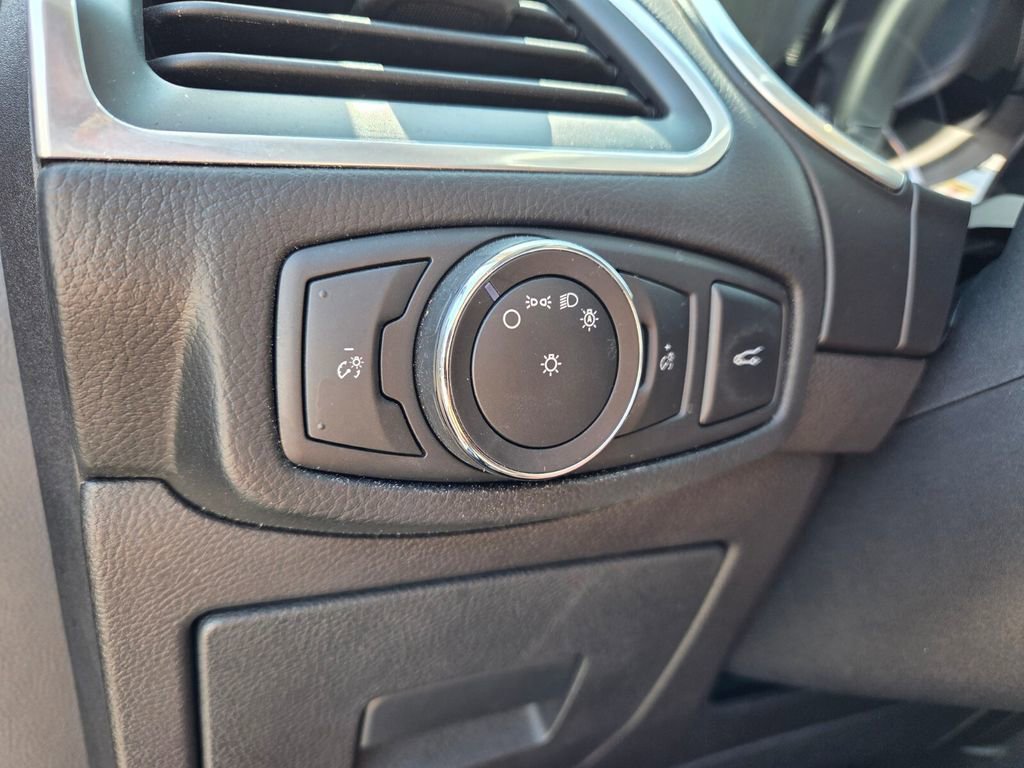 Used 2016 Ford Edge Titanium image 23