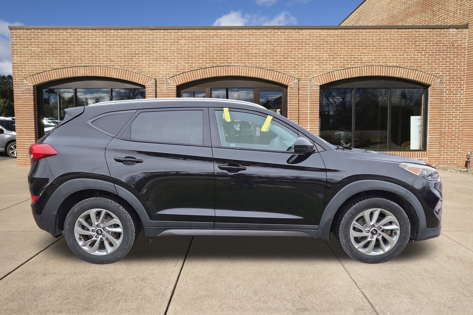 Used 2016 Hyundai Tucson SE w/ Option Group 02 image 2