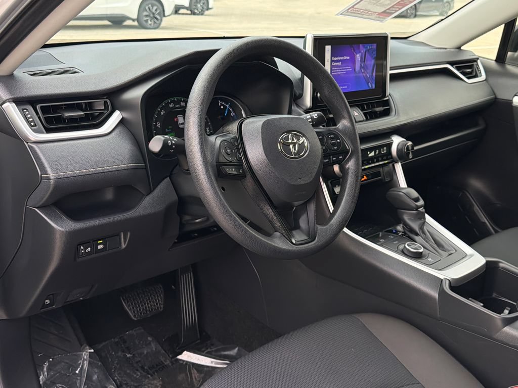 Used 2025 Toyota RAV4 LE AWD/4WD image 18