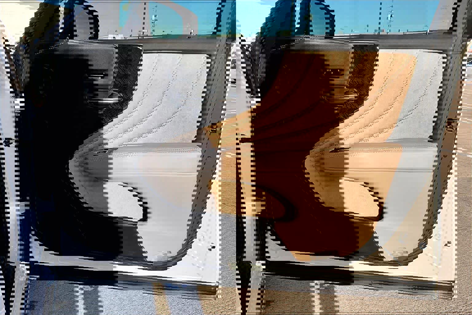 Used 2021 Lexus LS 500 w/ Interior Upgrade Package image 22