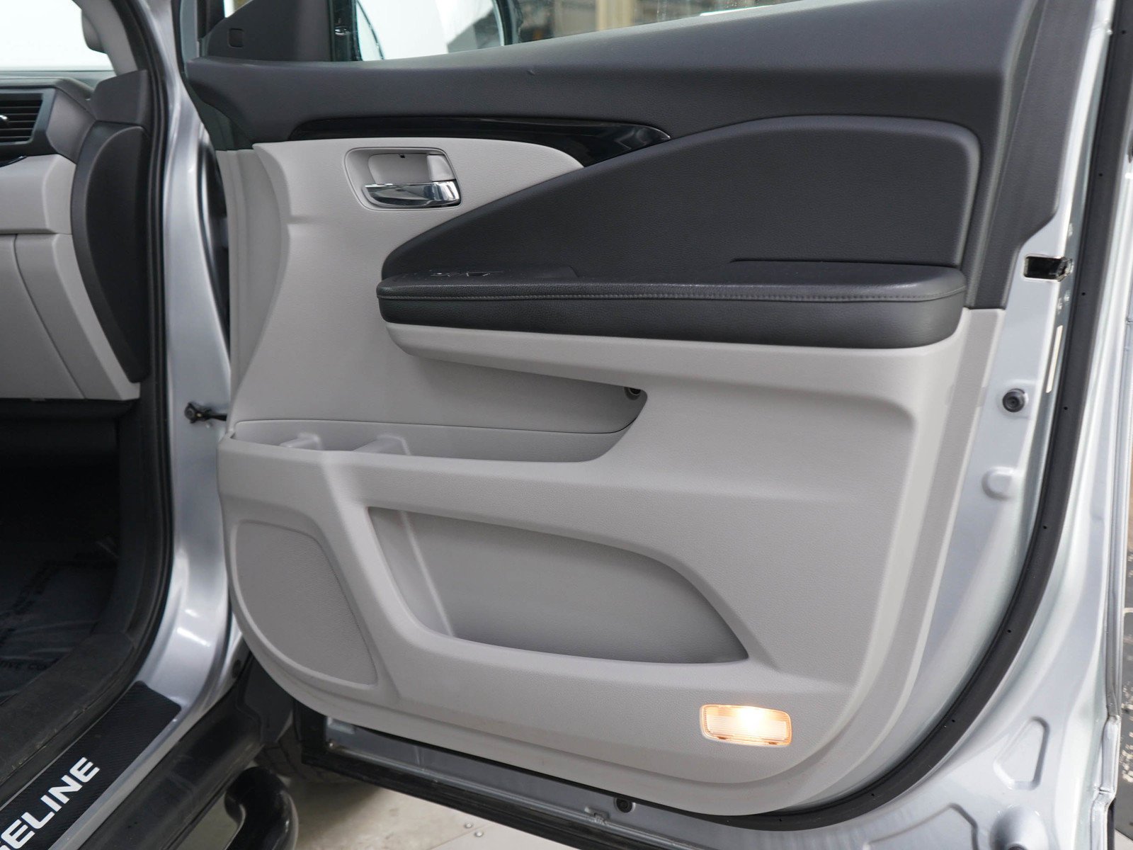 Used 2017 Honda Ridgeline RTL-E image 11