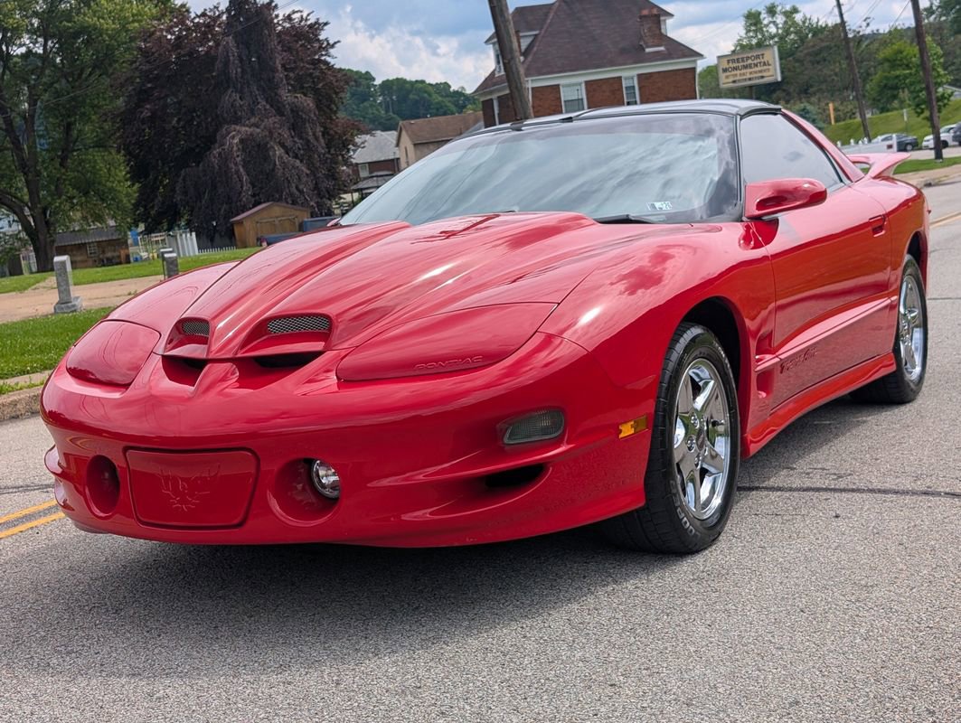Used 1999 Pontiac Firebird Formula w/ Security Pkg RWD image 14
