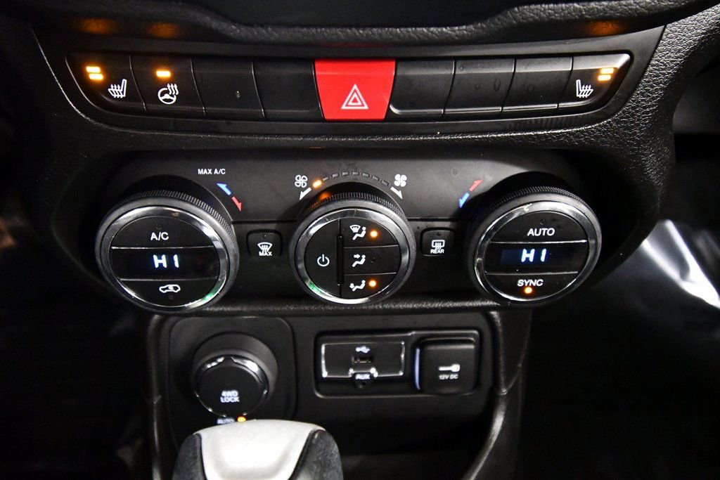 Used 2017 Jeep Renegade Limited image 25