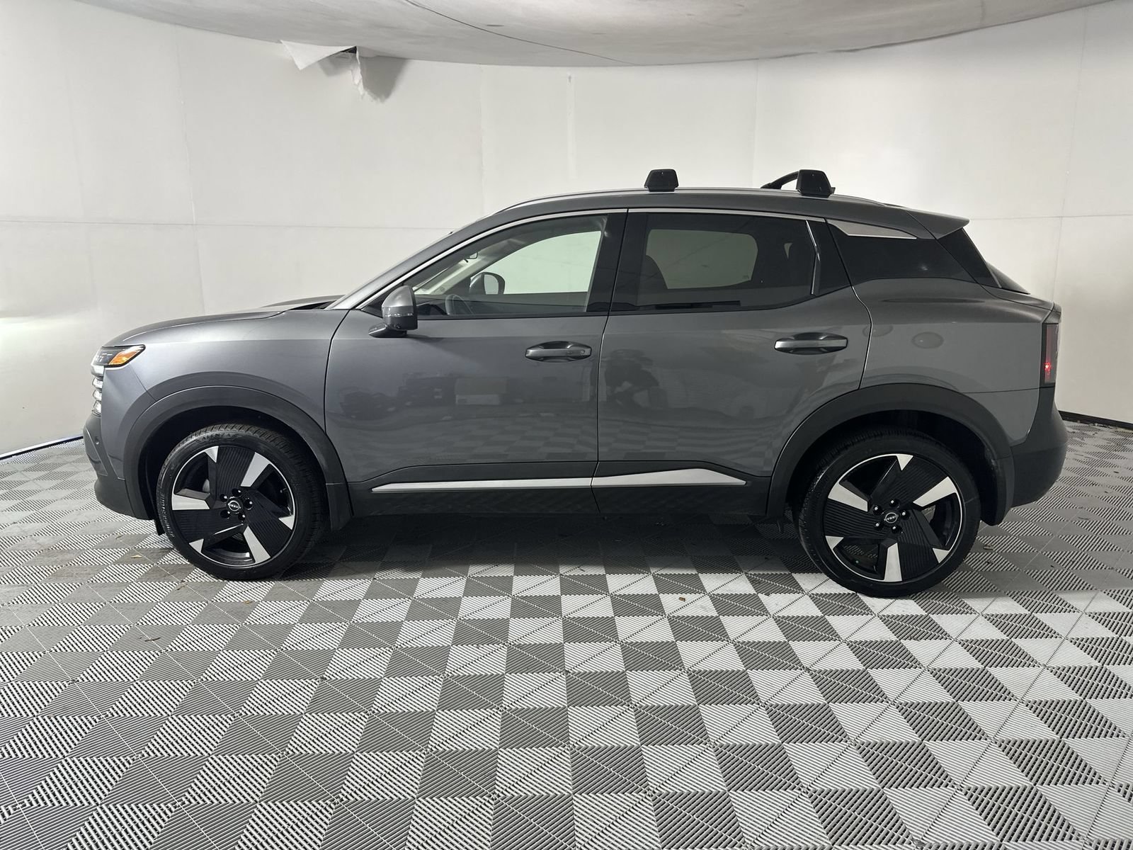 Certified 2025 Nissan Kicks SR FWD image 5