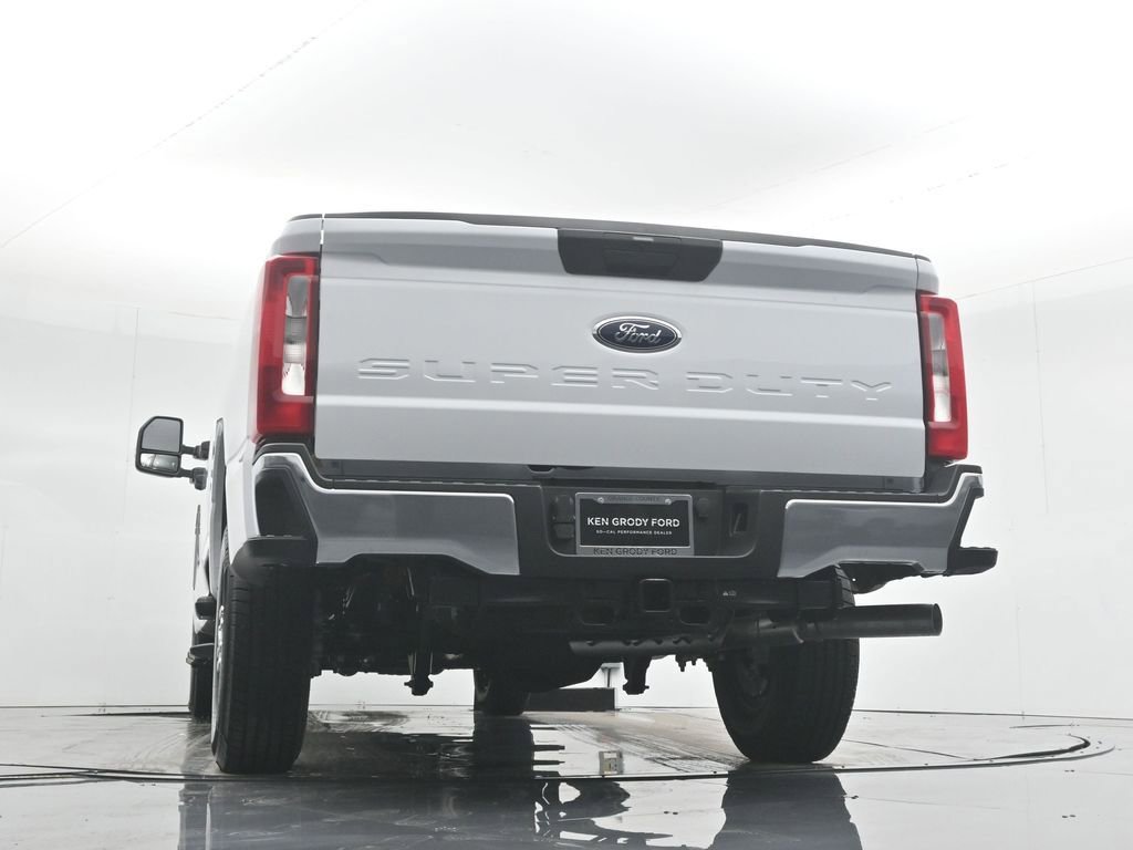 New 2026 Ford F250 XL w/ XL Chrome Package image 40