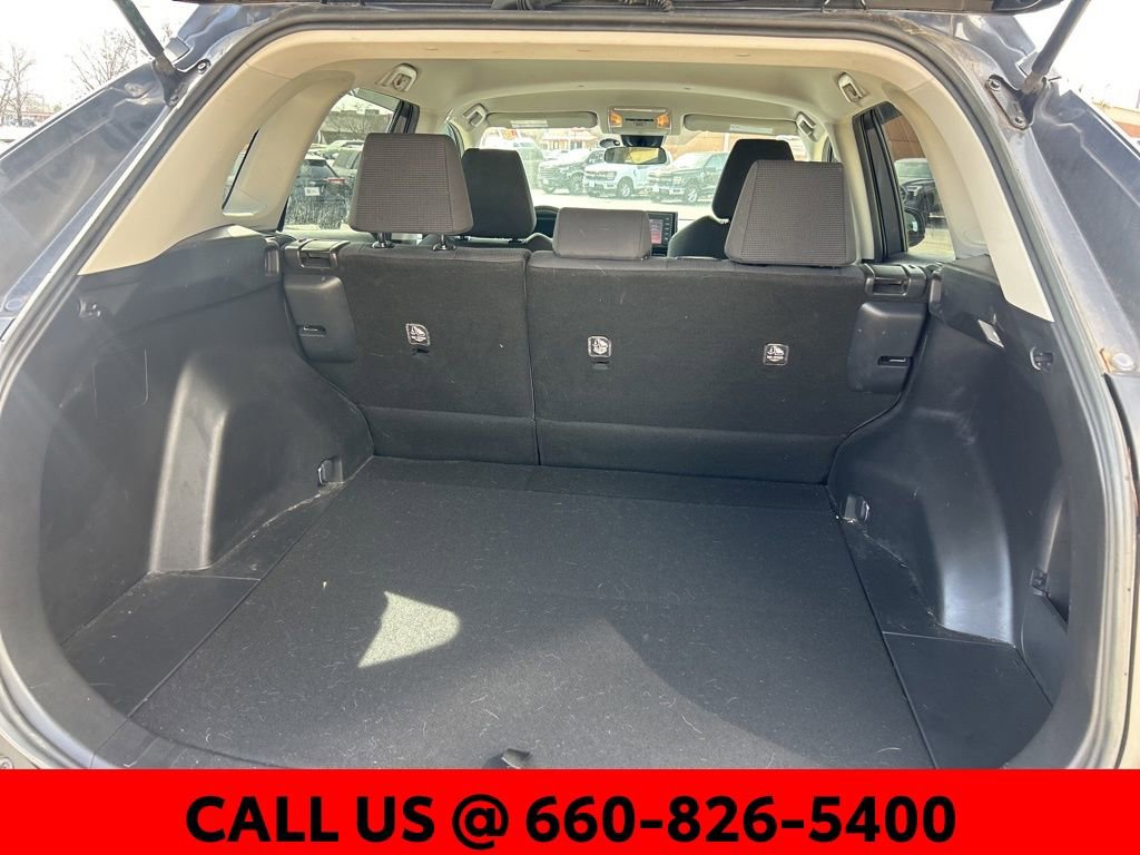 Used 2019 Toyota RAV4 LE w/ Carpet Mat Package image 11