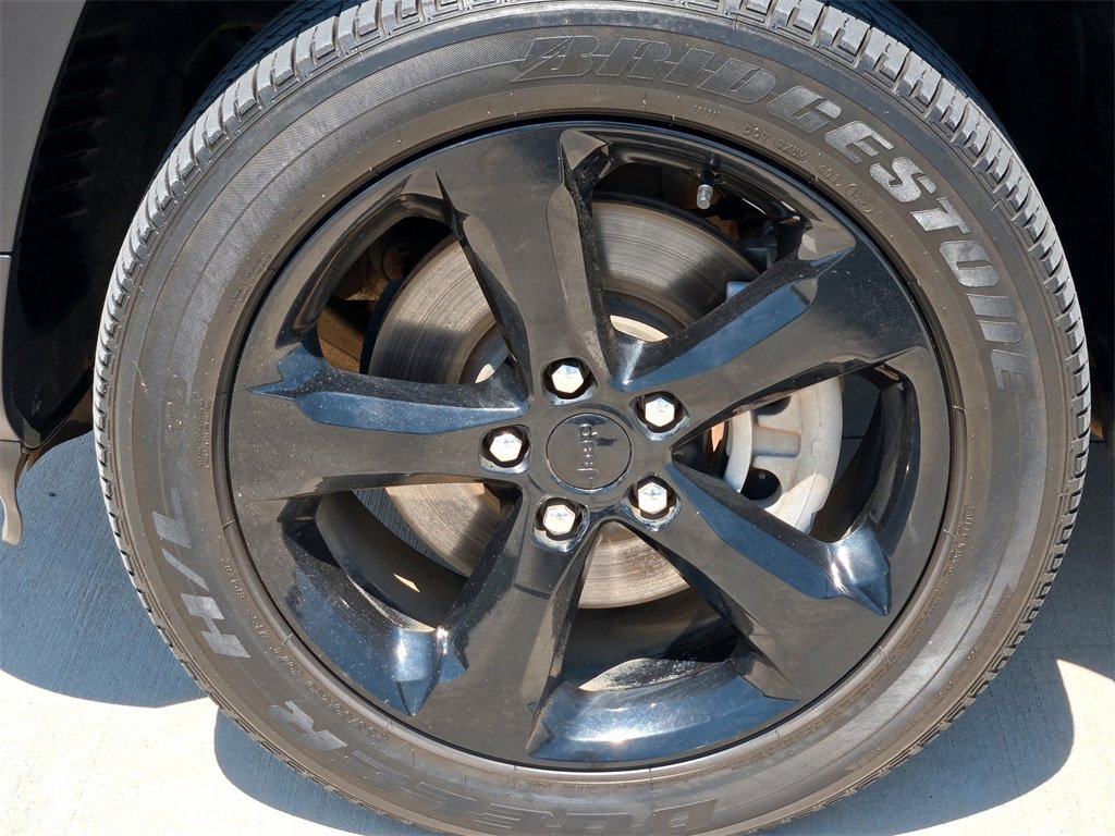 Used 2023 Jeep Grand Cherokee L Laredo image 9