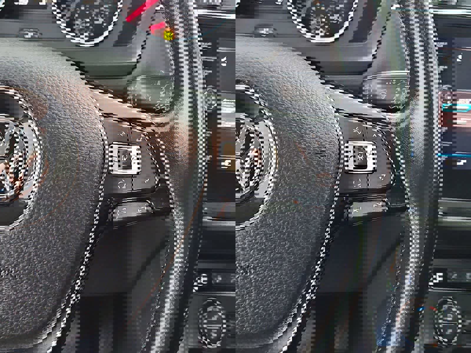 Used 2018 Volkswagen Tiguan SE image 24