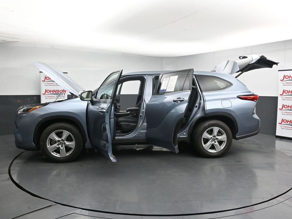Used 2023 Toyota Highlander LE image 40