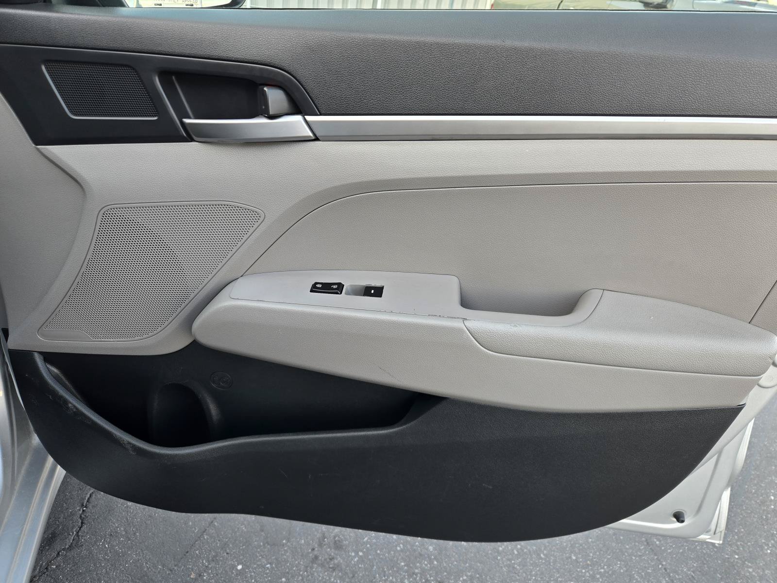 Used 2019 Hyundai Elantra SE FWD image 31