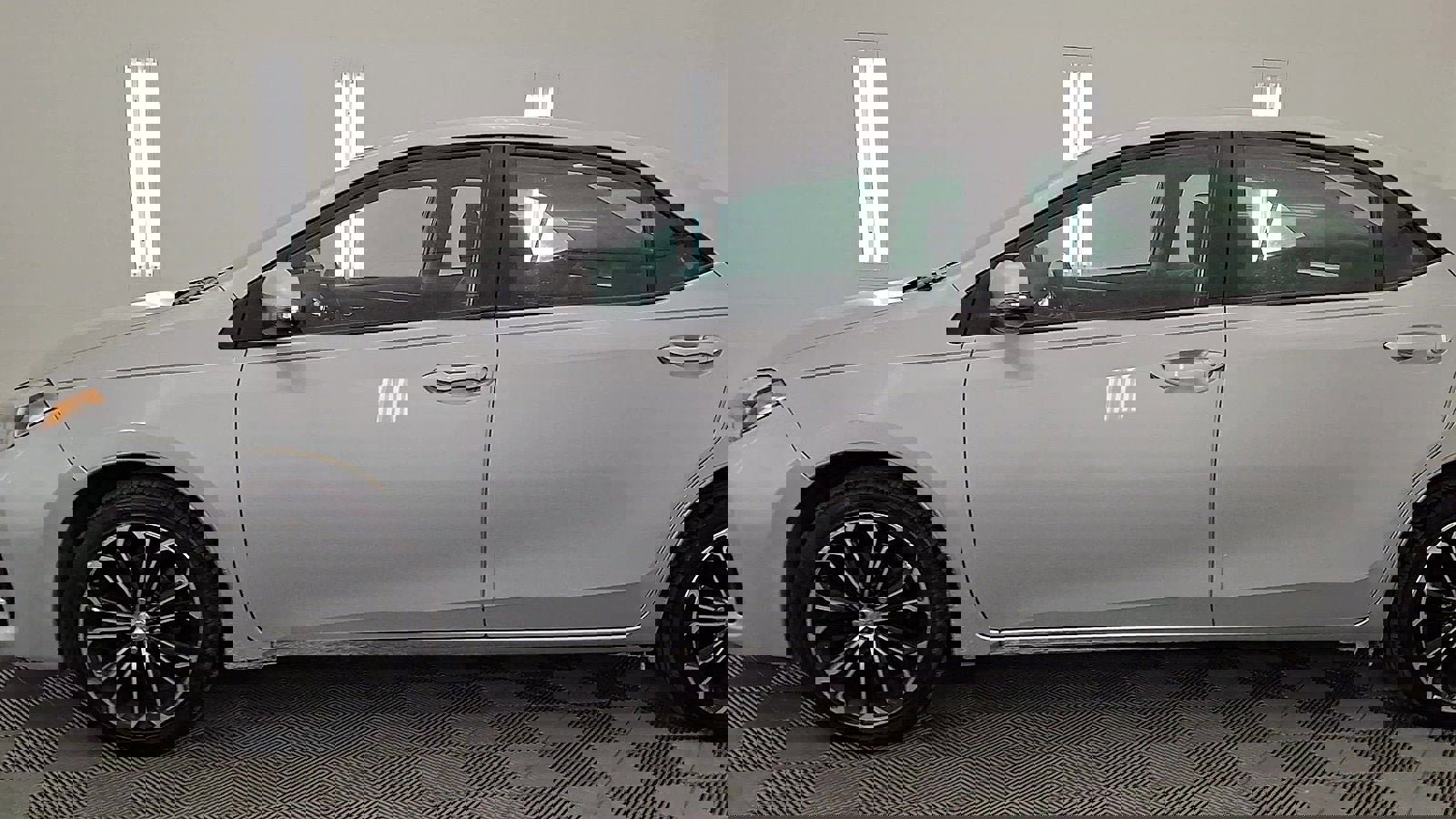 Used 2014 Toyota Corolla S image 9