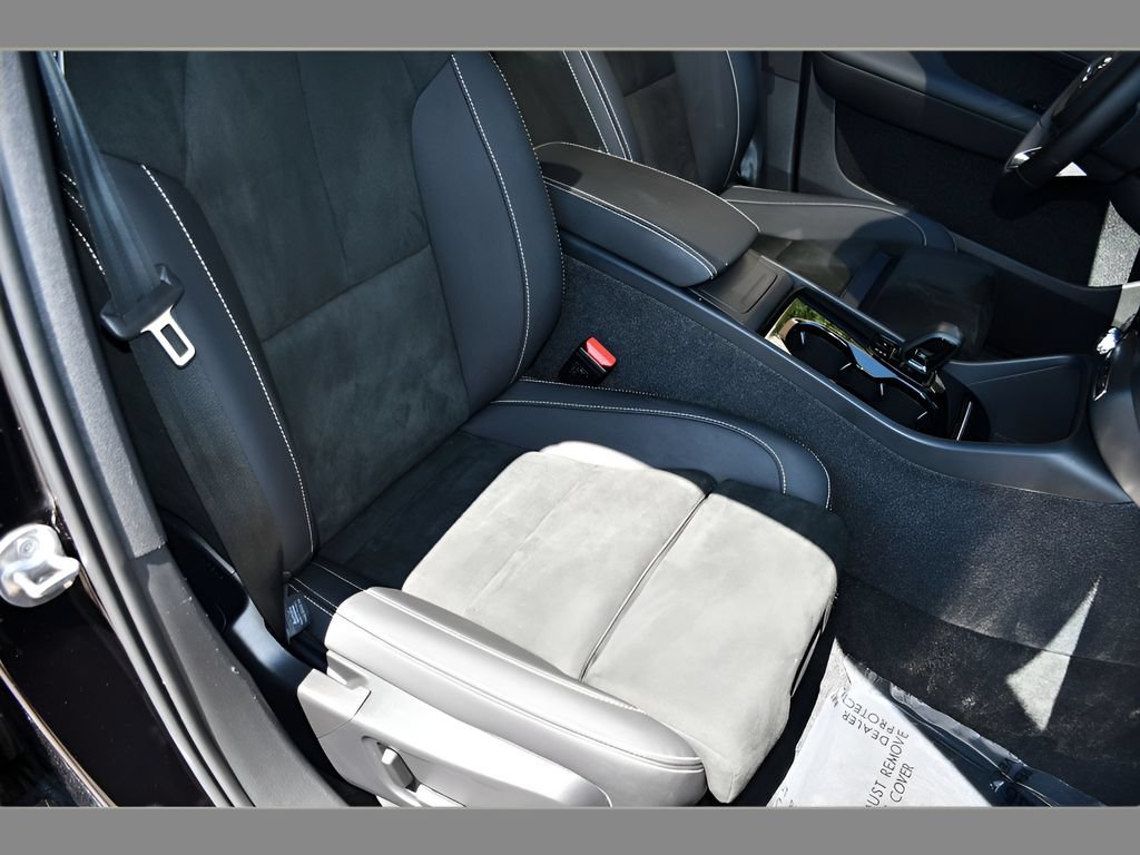 Certified 2023 Volvo C40 P8 Recharge Ultimate w/ Protection Package Premier AWD/4WD image 31