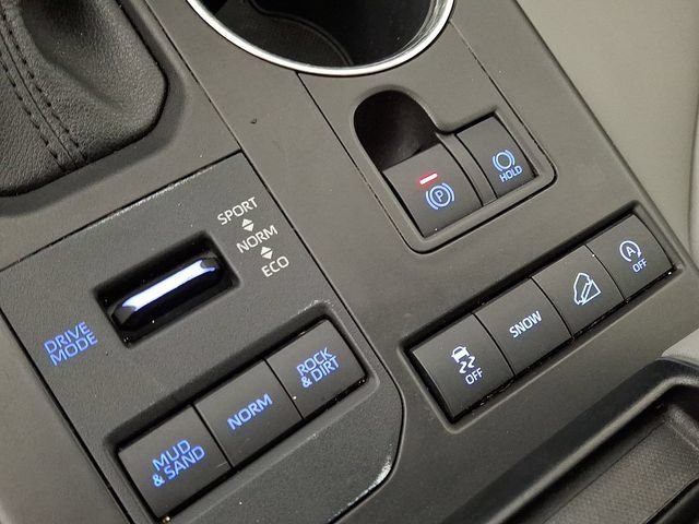 Used 2021 Toyota Highlander XLE AWD/4WD image 24