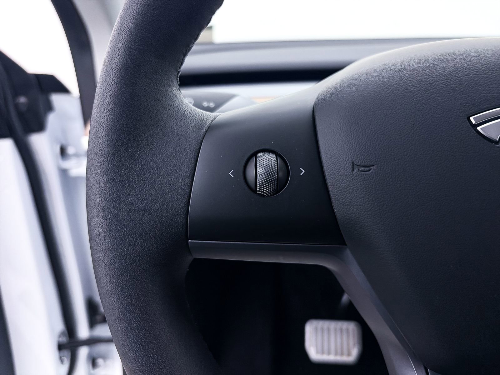 Used 2023 Tesla Model Y Long Range image 41