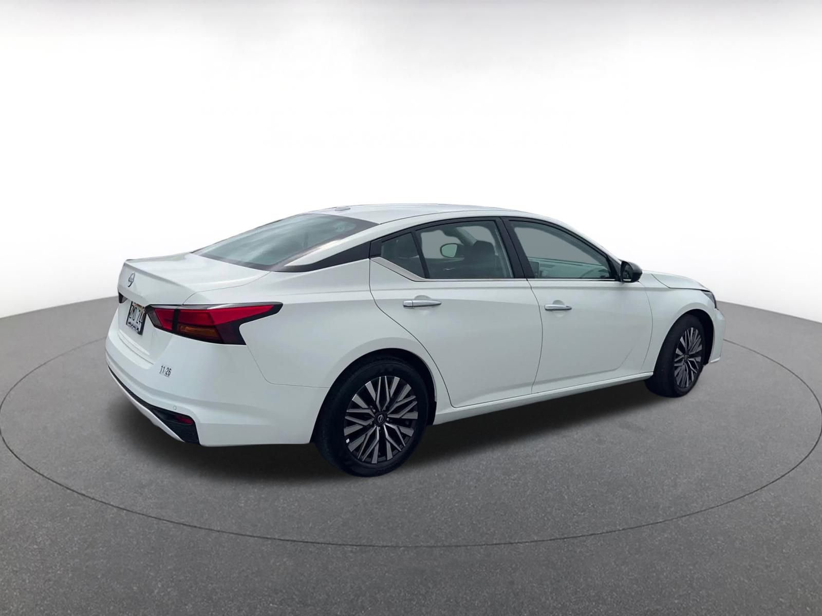 Used 2025 Nissan Altima 2.5 SV image 15