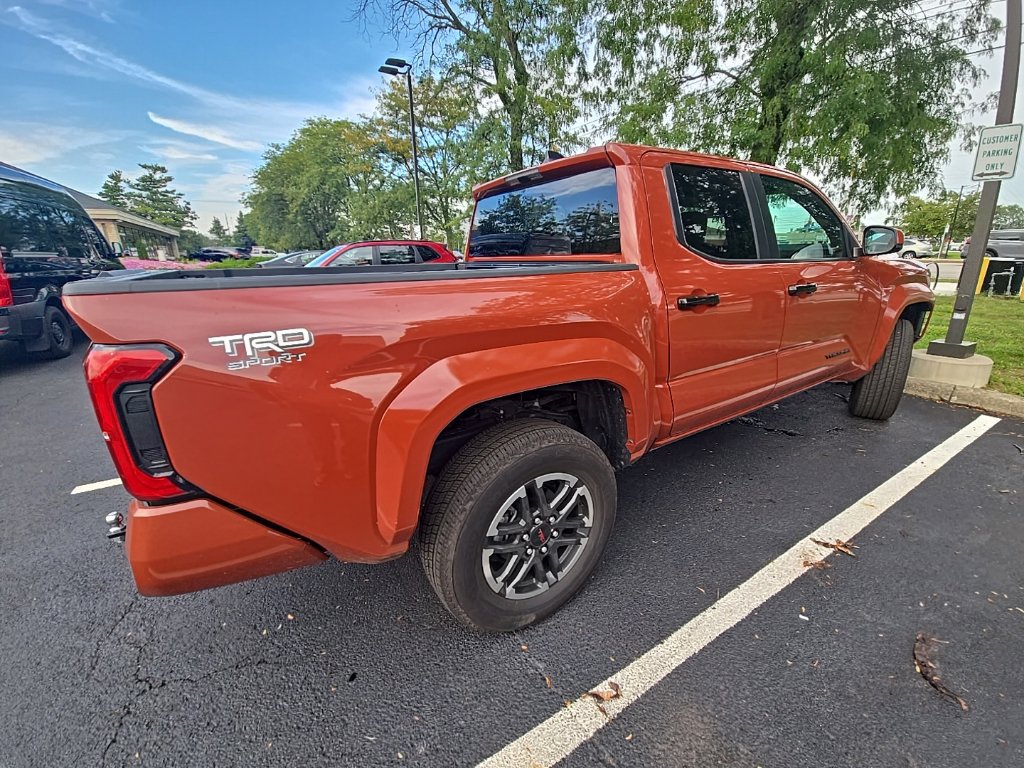 Used 2025 Toyota Tacoma TRD Sport AWD/4WD image 4