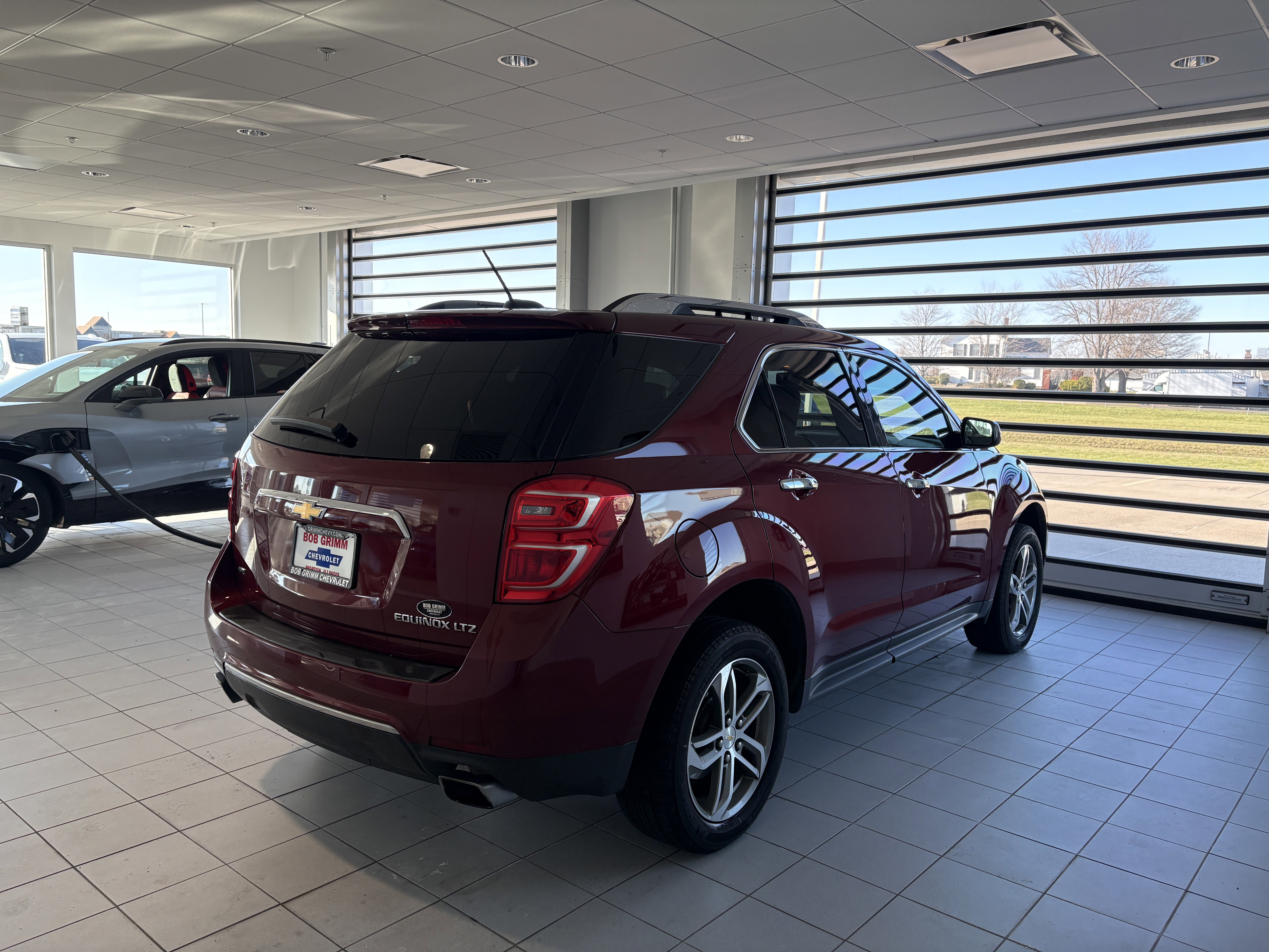 Used 2016 Chevrolet Equinox LTZ w/ Enhanced Convenience Package image 6