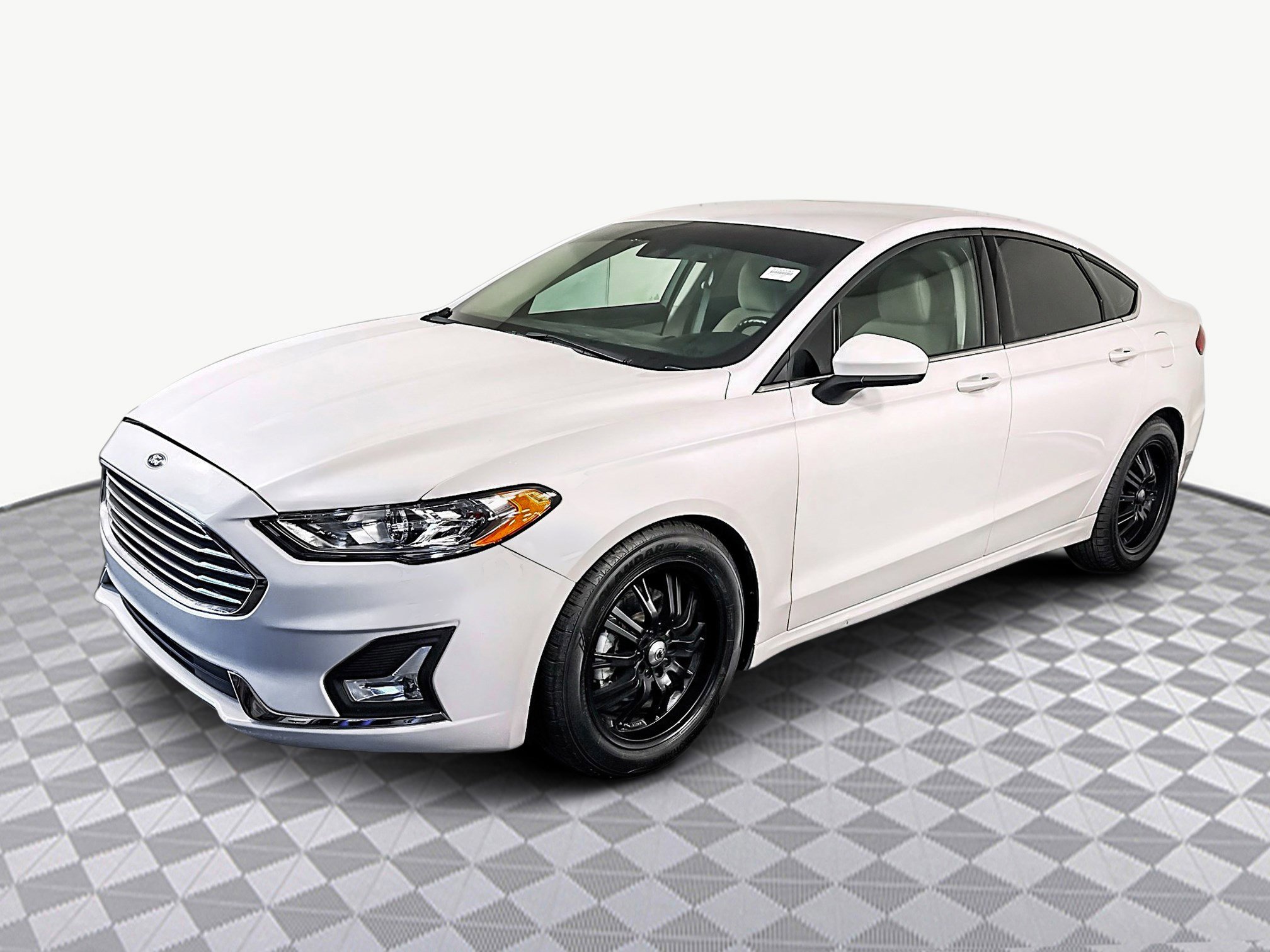Used 2020 Ford Fusion SE image 4