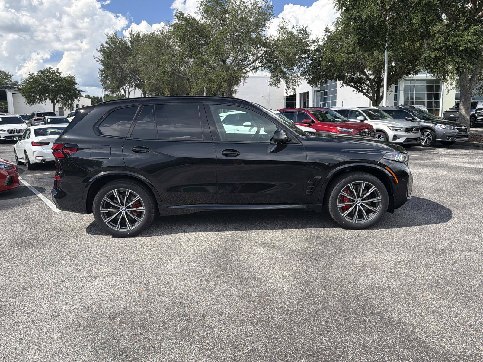 New 2026 BMW X5 xDrive40i w/ M Sport Package AWD/4WD image 3