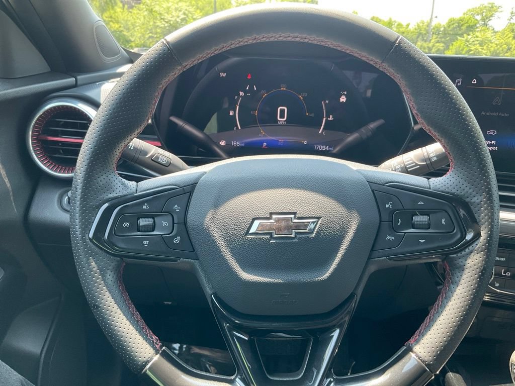Used 2024 Chevrolet Trax RS w/ Sunroof Package FWD image 17