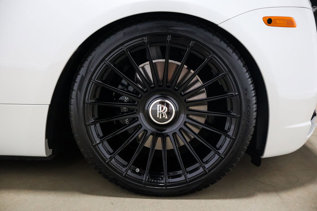 Used 2019 Rolls-Royce Dawn RWD image 32