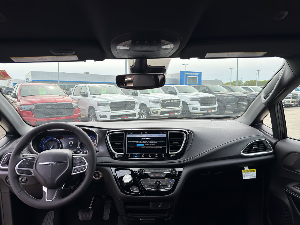 New 2026 Chrysler Pacifica Select FWD image 28