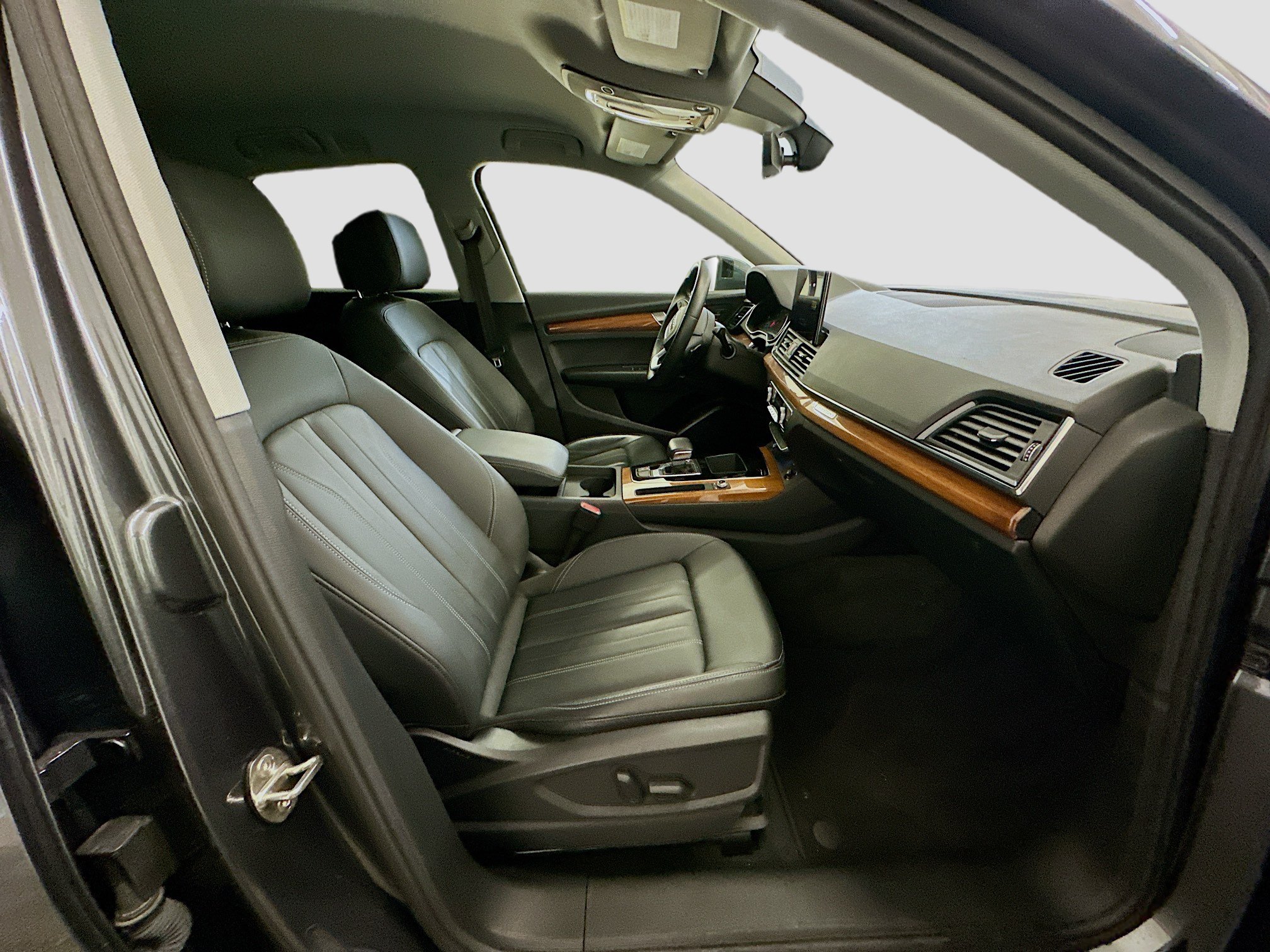 Used 2023 Audi Q5 2.0T Premium w/ Convenience Package AWD/4WD image 32