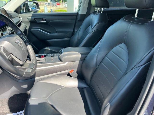 Used 2023 Toyota Highlander XLE AWD/4WD image 9