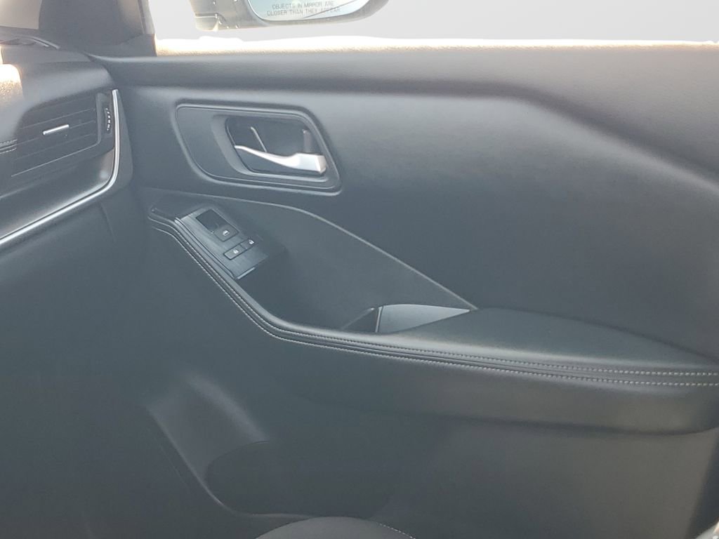 Used 2024 Nissan Rogue SV image 21