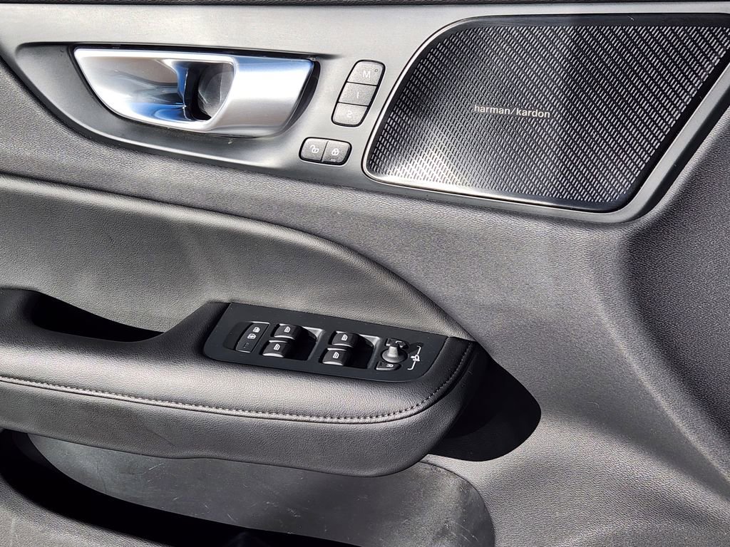 Used 2025 Volvo S60 T8 Plus image 14