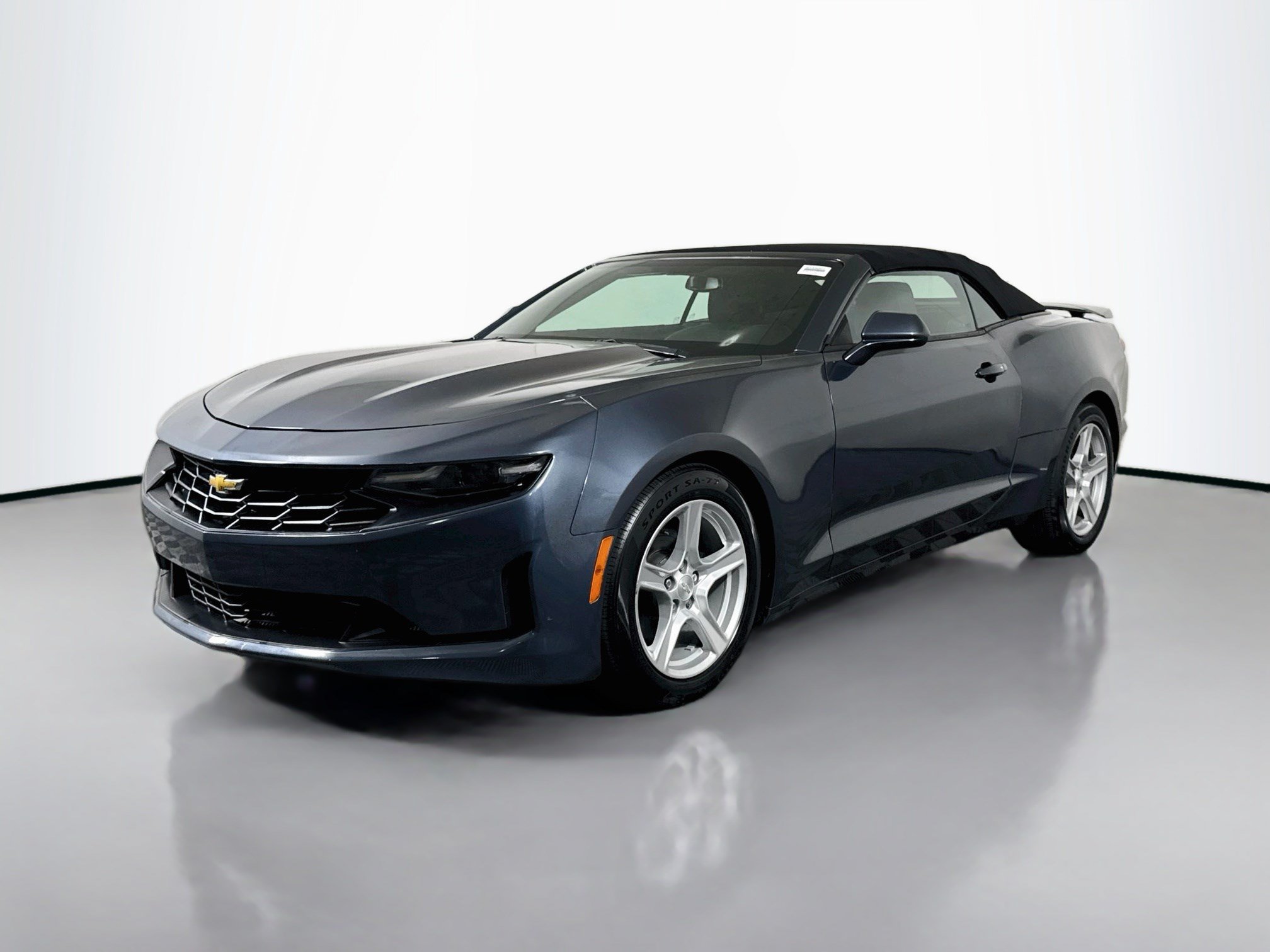 Used 2020 Chevrolet Camaro LT RWD image 4