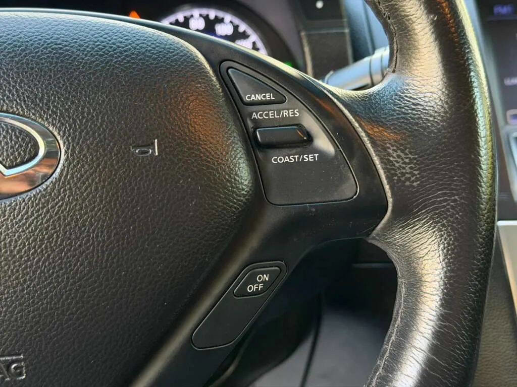 Used 2015 INFINITI Q40 Base AWD 4dr Sedan w/ Navigation Package image 11