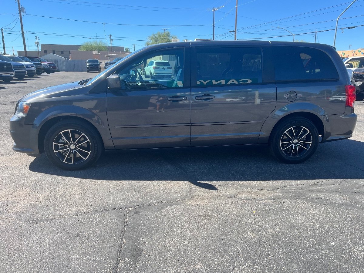 Used 2016 Dodge Grand Caravan R/T w/ Driver Convenience Group FWD image 9